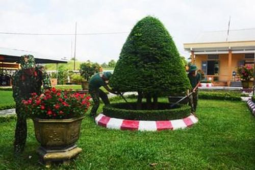 Cán bộ khéo tay, chiến sĩ hay làm