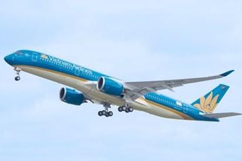 Các hãng hàng không điều chỉnh lịch bay do ảnh hưởng của bão số 9