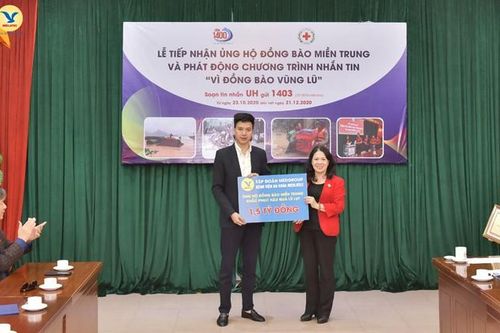 Đại diện tập đoàn MED GROUP trao 1,5 tỷ đồng tới Hội Chữ Thập đỏ Việt Nam