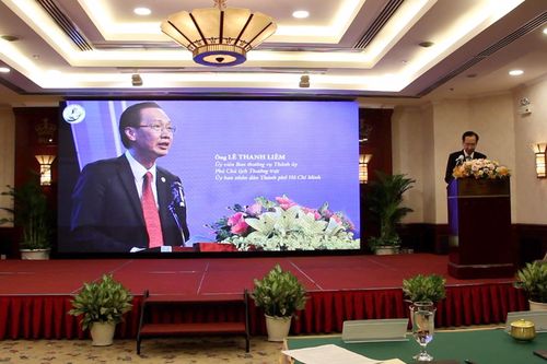 Lãnh đạo thành phố trân trọng lắng nghe những chia sẻ quý báu từ cộng đồng kiều bào