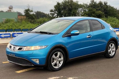 'Soi' Honda Civic hatchback nhập châu Âu hàng hiếm tại Việt Nam