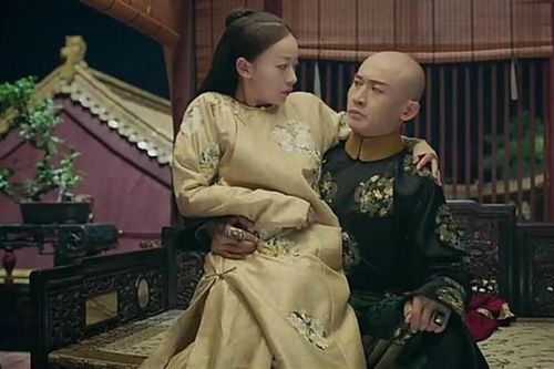 Các phi tần dùng bổng lộc vua ban cho để làm gì?