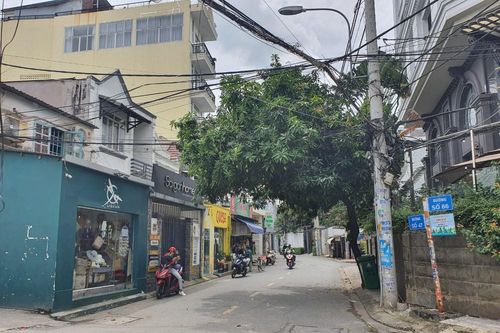 TPHCM cách ly 3 người tiếp xúc với ca nghi mắc COVID-19
