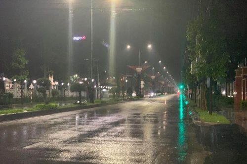 Bão số 9 áp sát, Quảng Ngãi mưa lớn, gió rít từng hồi