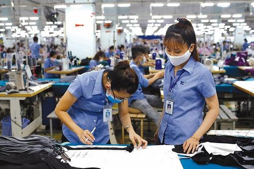 Quãng đường và thời điểm thu nhập người Việt vượt Singapore