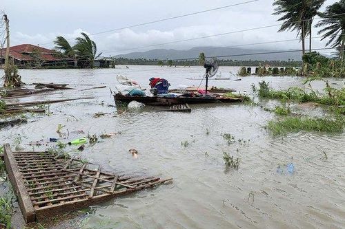 Bão Molave tàn phá Philippines, đang vào biển Đông