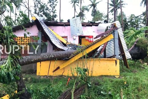 Bão Molave tàn phá Philippines, đang vào biển Đông