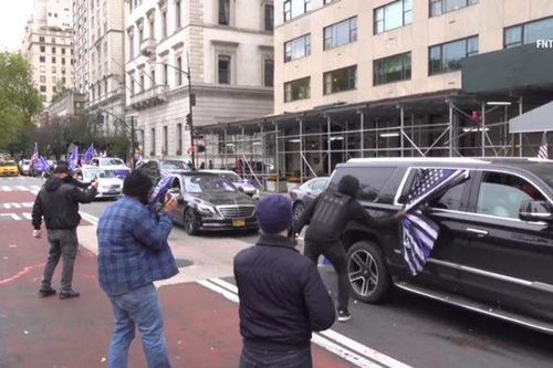 Hai nhóm ủng hộ và phản đối ông Trump 'choảng nhau' giữa New York