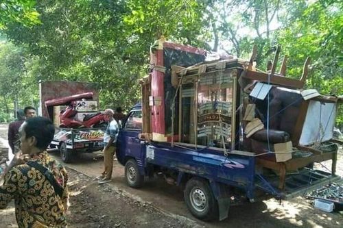 Chú rể 71 cưới cô dâu 18 tuổi: Quà cưới chất đầy 2 xe tải