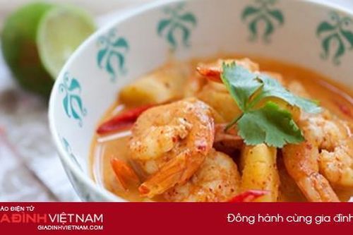 Tôm nấu cà ri kiểu Thái cho bữa cơm đổi vị