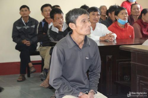 Xét xử 'yêu râu xanh' 2 lần hiếp dâm cô gái thiểu năng đi chặt củi