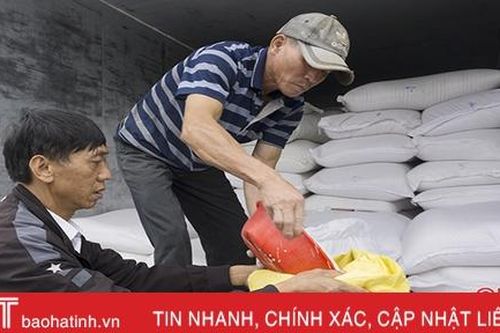 Hương Khê tiếp nhận hơn 35.600 kg gạo hỗ trợ của Chính phủ