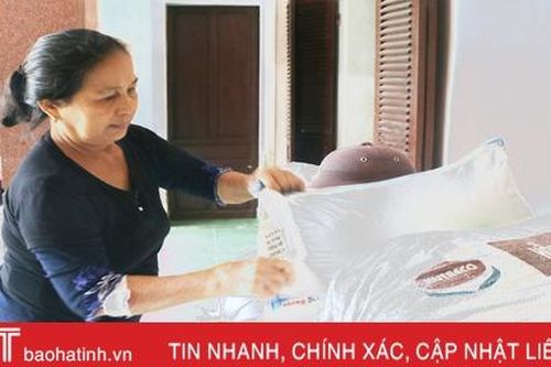 Người dân Hà Tĩnh chung sức, đồng lòng vượt qua lũ dữ
