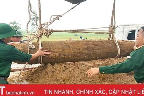 Khai quật, di dời thành công quả bom nặng khoảng 450 kg tại Lộc Hà