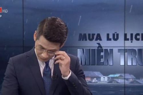 Bật khóc khi dẫn live về bão lũ miền Trung, MC VTV nói gì?