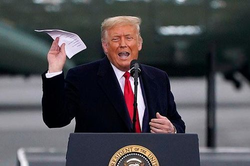 Ông Trump tuyên bố con trai Barron 'hết COVID-19 chỉ sau 15 phút'