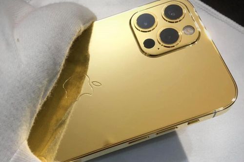 Cận cảnh iPhone 12 Pro mạ vàng 24K giá hơn 100 triệu đồng tại Việt Nam