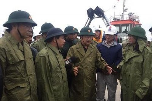 Phó Thủ tướng Trịnh Đình Dũng kiểm tra công tác phòng chống bão tại Quảng Ngãi
