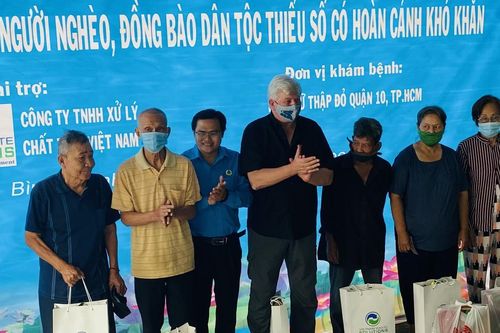 Công ty VWS tài trợ tặng quà, khám chữa bệnh cho hơn 300 hộ dân ở Bình Chánh