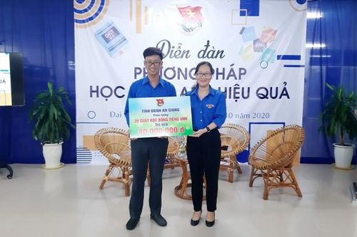 Diễn đàn 'Phương pháp học tiếng Anh hiệu quả' cho tân sinh viên