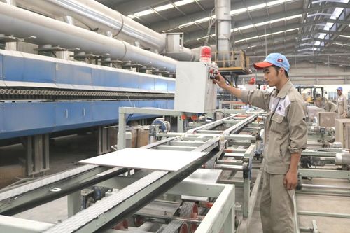 Tiếp tục thực hiện chính sách hỗ trợ cho vay người sử dụng lao động để trả lương ngừng việc