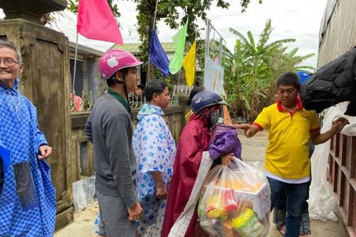Cứu trợ miền Trung, khánh thành cầu nông thôn