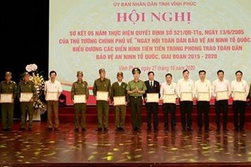 Biểu dương điển hình tiên tiến trong Phong trào toàn dân bảo vệ an ninh Tổ quốc
