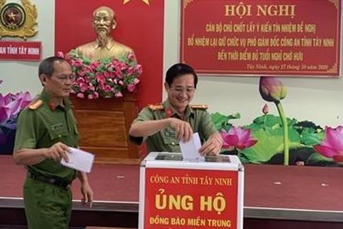 Công an Tây Ninh quyên góp hơn 380 triệu đồng ủng hộ đồng bào miền Trung