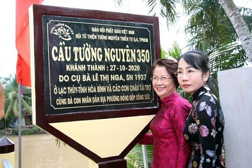 Gia đình cụ bà ở Hòa Bình xây tặng cầu giao thông dài 72m tại Bến Tre