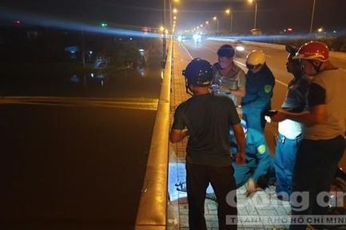 Một người nhảy sông Sài Gòn tự tử trong đêm, nghi do nợ nần