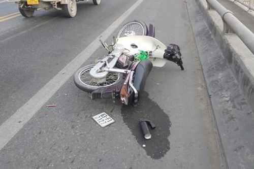 Thanh niên đi xe máy nghi bị chém bất tỉnh trên cầu Rạch Miễu