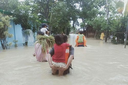 Khung cảnh hoang tàn ở Philippines sau khi bị bão Molave tàn phá