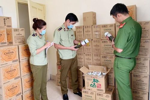 Hà Nội: Liên tiếp phát hiện, xử lý các vụ buôn bán hàng hóa có dấu hiệu hình sự