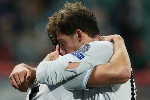 Tiền vệ Bayern rách áo sau bàn thắng vào lưới Lokomotiv