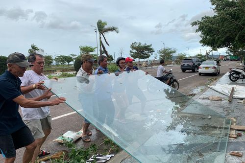 Nhà có nhiều cửa kính là 'bẫy' khi bão đổ bộ