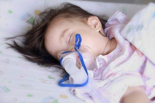 Nhiều trẻ nhiễm virus RSV phải nhập viện