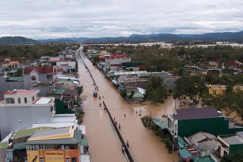 Lũ lên sau bão số 9, hơn 6.000 hộ dân ở Quảng Ngãi bị ngập