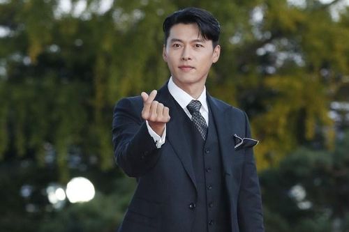 Hyun Bin được khen dù mặc suit đơn giản
