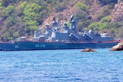 Phó Thủ tướng đề nghị điều 2 tàu hải quân cứu hộ ngư dân gặp nạn trên biển