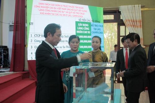 Ủng hộ xây dựng Làng công nhân cao-su và đồng bào miền trung
