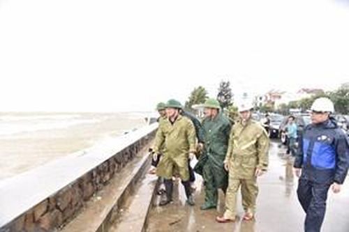 Phó thủ tướng Trịnh Đình Dũng chủ trì cuộc họp khẩn với các lực lượng phòng chống bão số 9