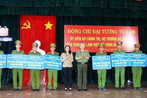 Đại tướng Tô Lâm làm việc với Công an tỉnh An Giang