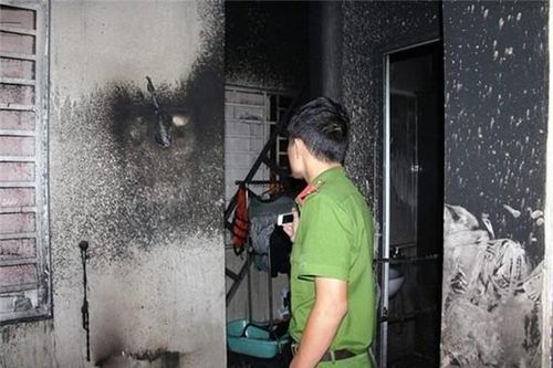 3 cha con bỏng nặng trong căn nhà bốc cháy