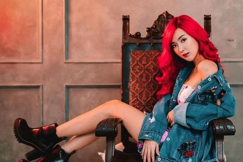 'Nhức mắt' gu thời trang gợi cảm của nữ game thủ nổi tiếng xứ chùa Vàng