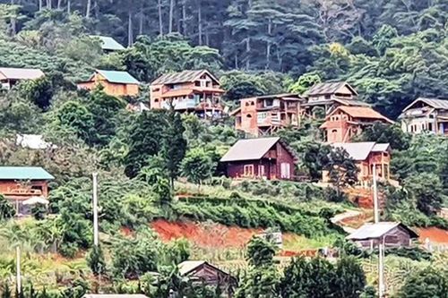 Kiểm tra, xử lý vụ xây 'chui' cả ngôi làng trên đất lâm nghiệp