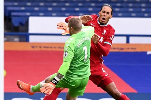 MU khó có cửa Cúp C1, thủ môn Pickford bị dọa giết