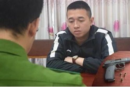 Rút súng quân dụng bắn vào nhà con nợ do chậm trả nợ