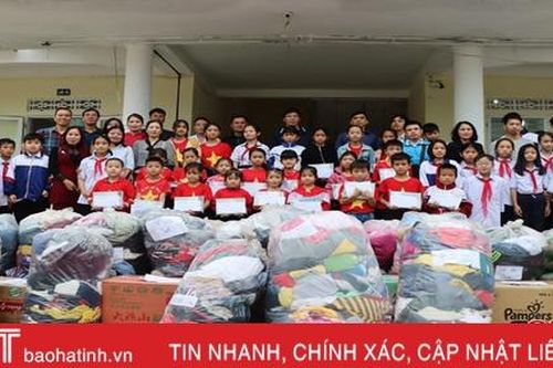 Các tổ chức, cá nhân tiếp tục hướng về Hà Tĩnh hỗ trợ người dân vùng lũ