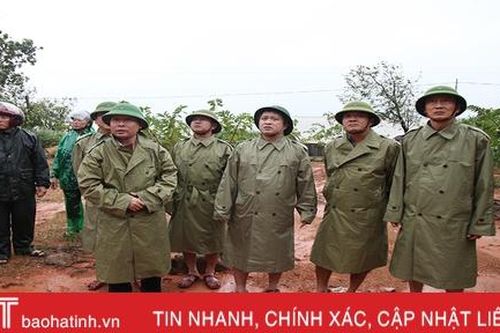 Rà soát hộ dân sống dưới chân núi, sẵn sàng sơ tán khi mưa lớn kéo dài