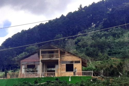 Cận cảnh làng biệt thự ngang nhiên xây dựng trên đất rừng có chủ